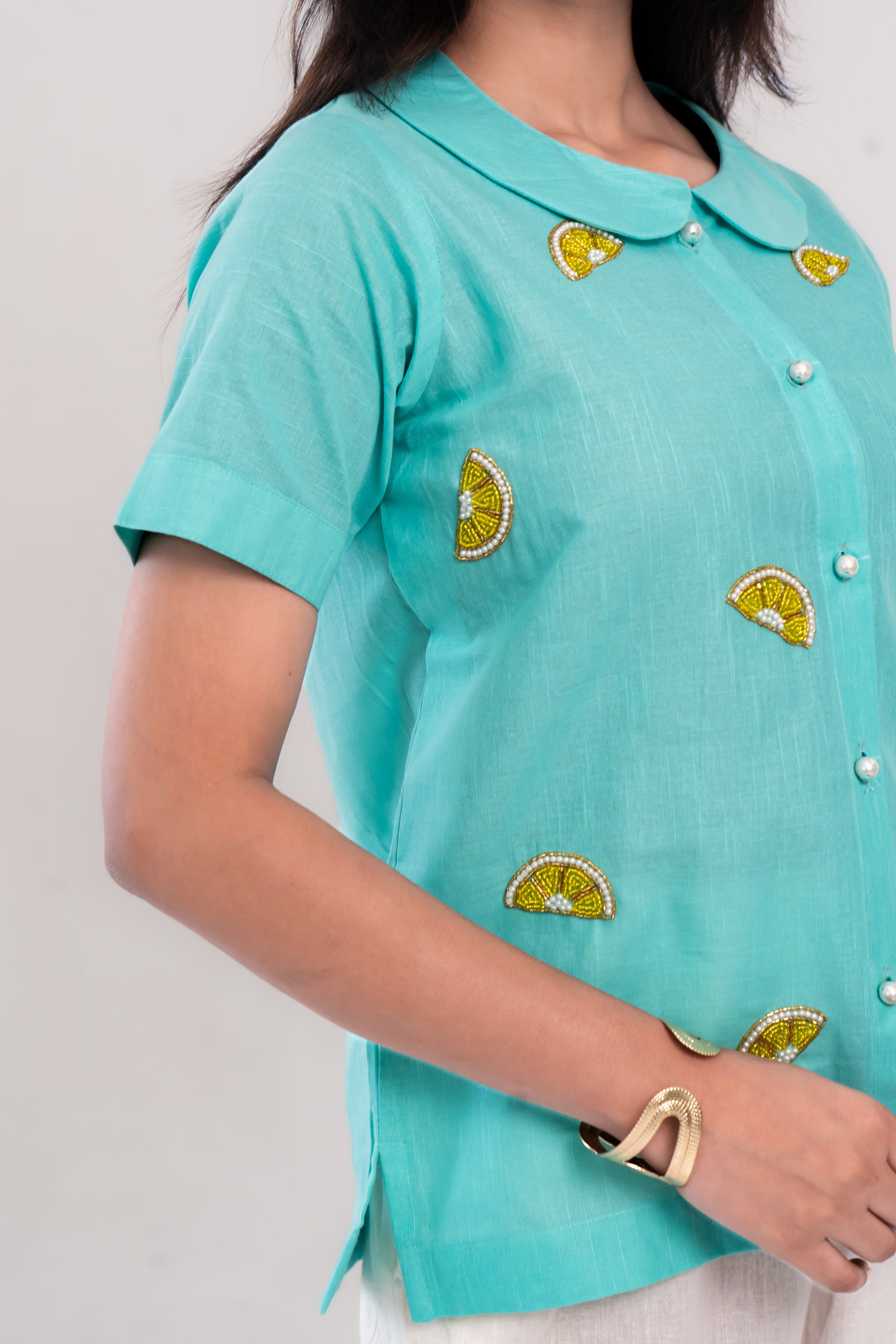 Turquoise short-sleeve shirt with lemon slice embroidery and pearl buttons for women's trendy styles