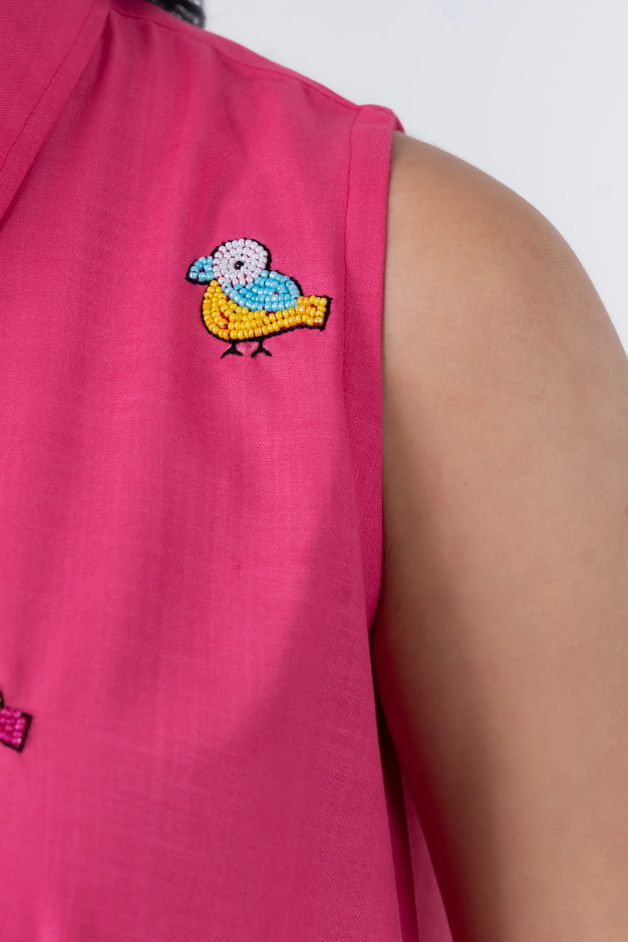 Pink sleeveless dress with colorful beaded bird embroidery, trendy women's fashion