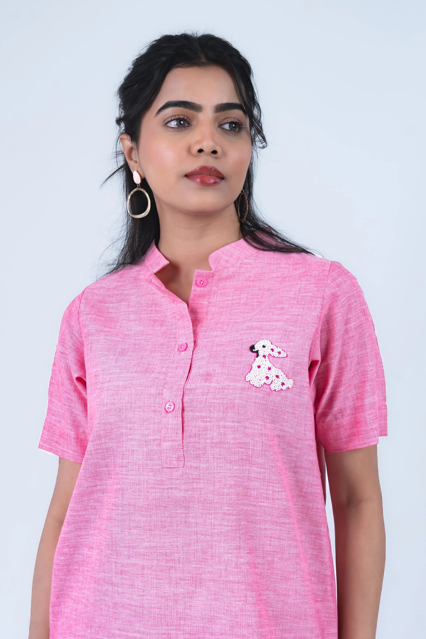 Pink short-sleeve dress with sequin dog embroidery, stylish women's everyday wear