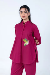 Magenta kurta with embroidered hummingbird, paired with matching pants for women's everyday wear