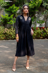 Black midi dress with dragonfly embroidery, V-neck, 3/4 sleeves, paired with beige heels and gold jewelry
